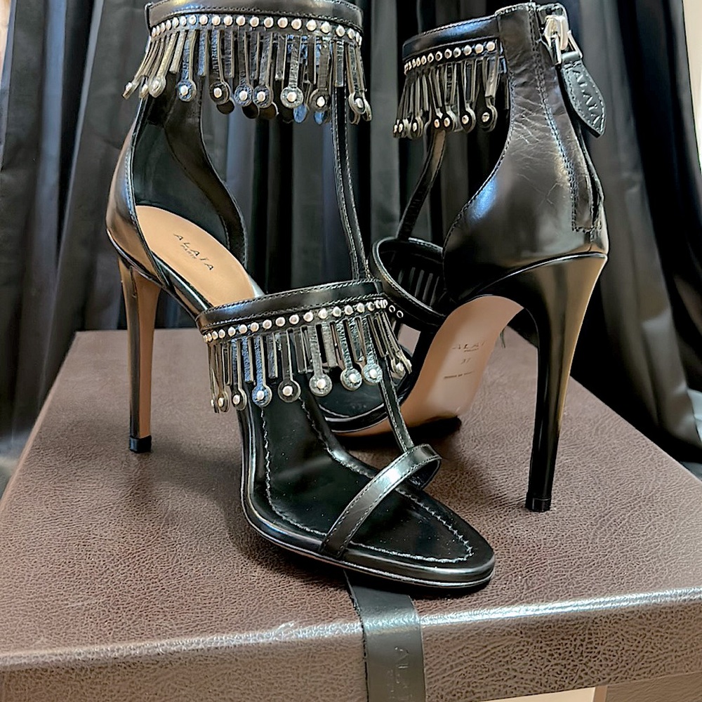 ALAIA black sandals size 37.